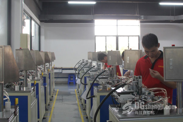 黄金首饰加工设备自动化改造传统产业(图2) 黄金首饰加工设备的车间