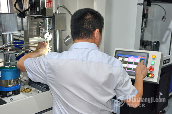 首饰全自动机械设备在实际操作中需要注意什么